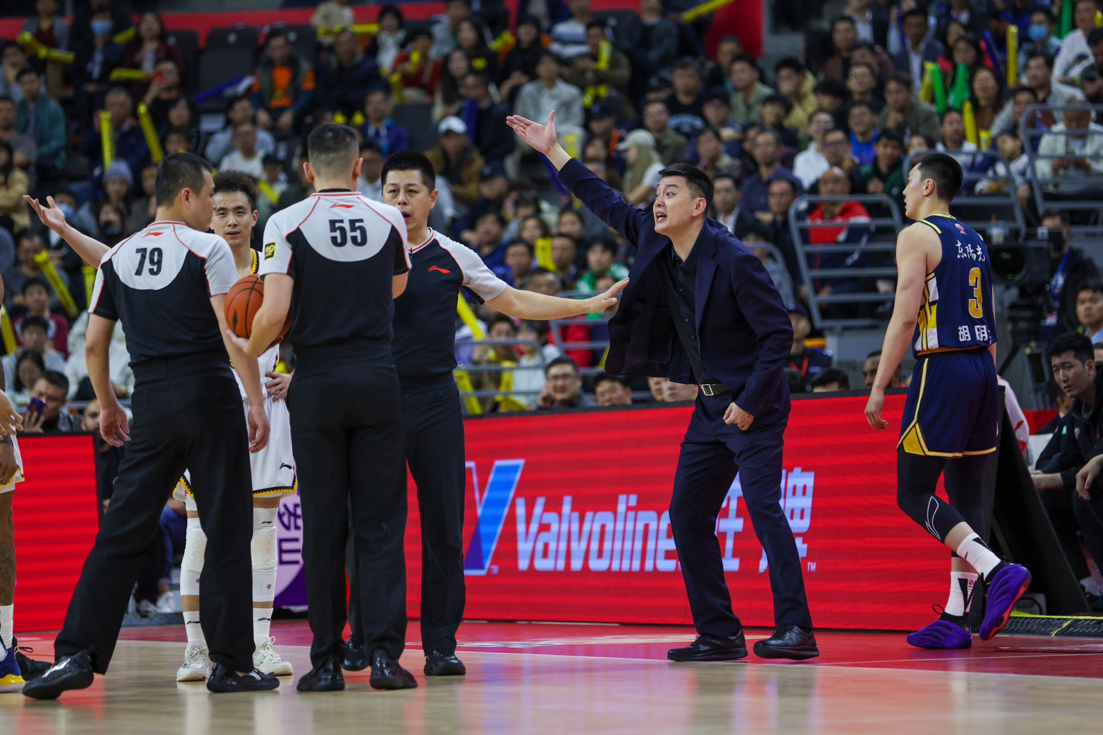 九游体育-广东男篮vs美国肯塔基传奇队